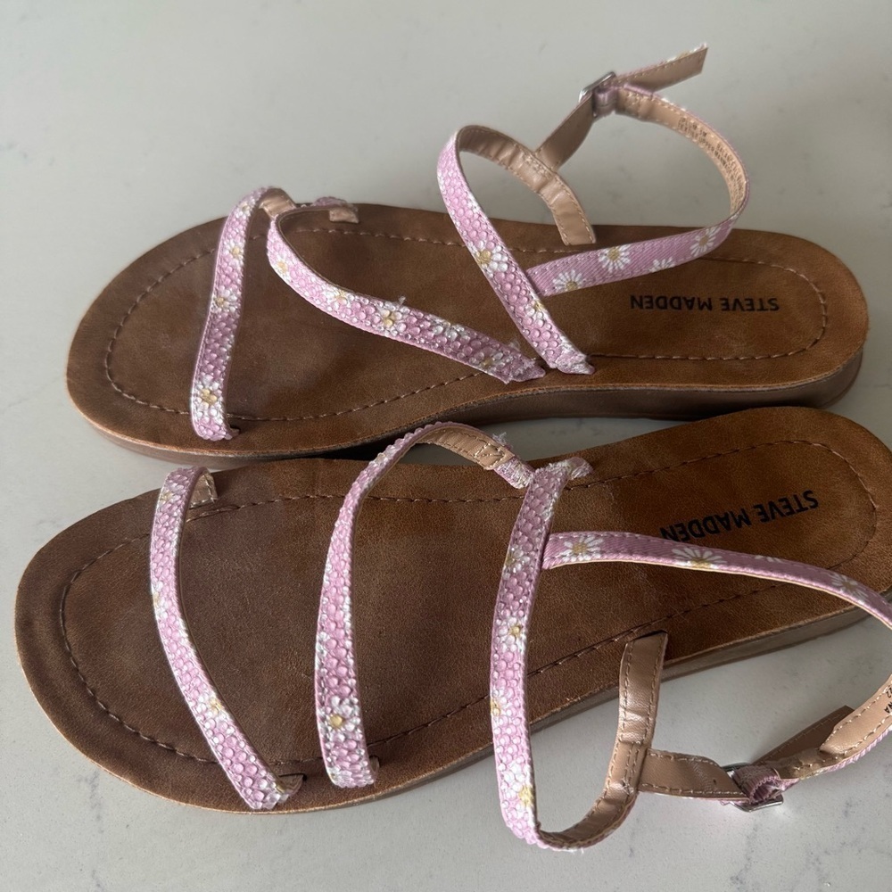 New Steve Madden Girls Jplum Daisy Rhinestone Strappy Sandals Size: 5 - Picture 2 of 3
